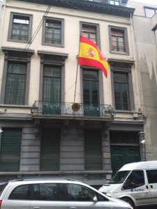 drapeau-espagnole-à-lambassade